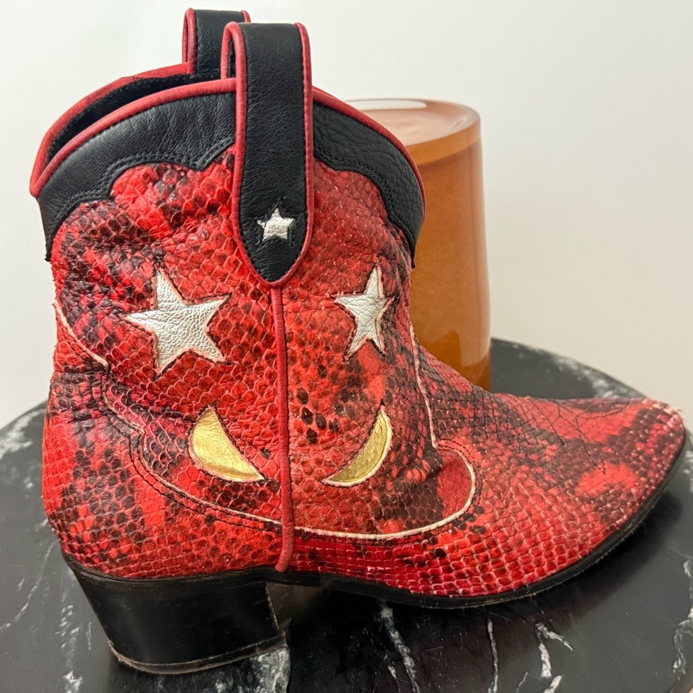 Red and Black Western Boots with Star and Moon design cowboy boot - Picture 7 of 14